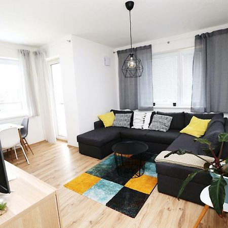 Samorin - Apartment In The Center - Private Parking - Klimatizacia Luaran gambar
