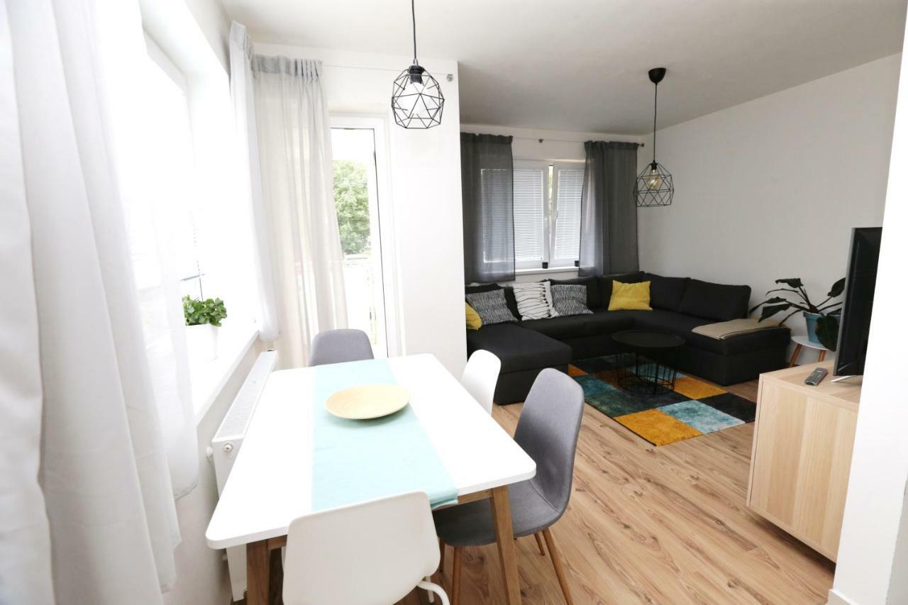 Samorin - Apartment In The Center - Private Parking - Klimatizacia Luaran gambar