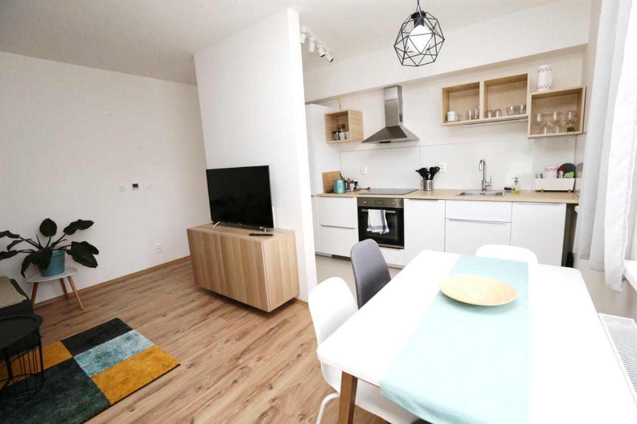 Samorin - Apartment In The Center - Private Parking - Klimatizacia Luaran gambar