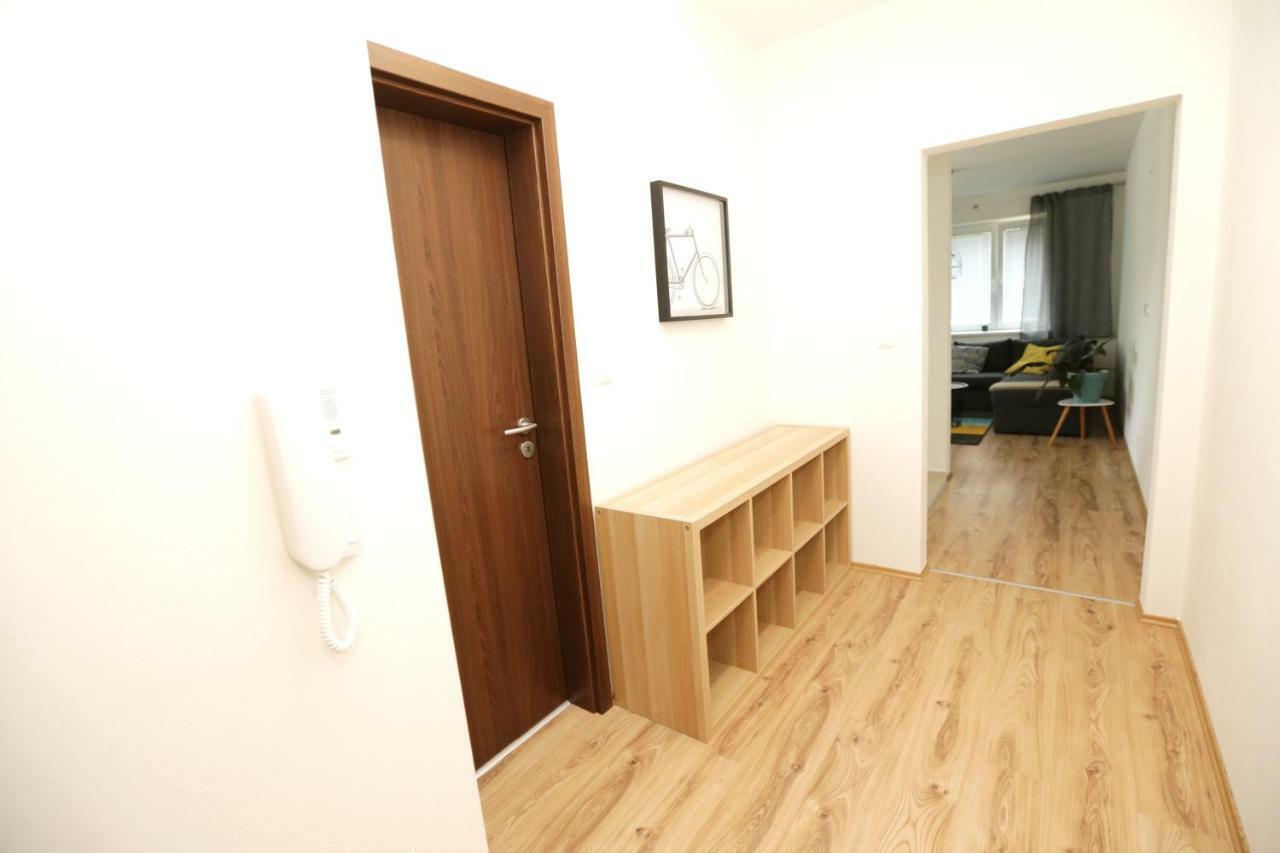 Samorin - Apartment In The Center - Private Parking - Klimatizacia Luaran gambar