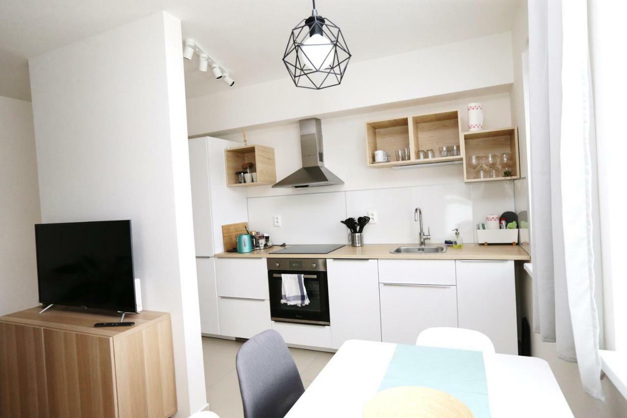 Samorin - Apartment In The Center - Private Parking - Klimatizacia Luaran gambar
